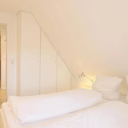 Appartement Schoene Reetdachanlage In In Suedlicher Richtung Gelegen *