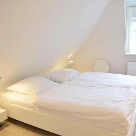 Schoene Reetdachanlage In In Suedlicher Richtung Gelegen Appartement