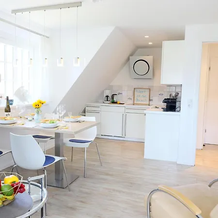 Appartement Schoene Reetdachanlage In In Suedlicher Richtung Gelegen Westerland