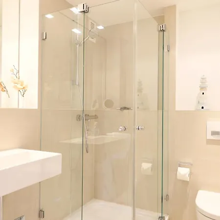 Schoene Reetdachanlage In In Suedlicher Richtung Gelegen * Westerland