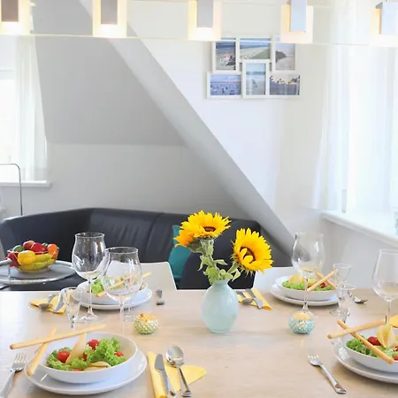 Schoene Reetdachanlage In In Suedlicher Richtung Gelegen Appartement Westerland