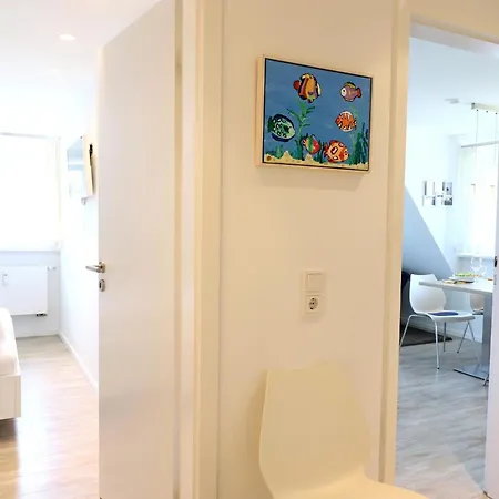 Schoene Reetdachanlage In In Suedlicher Richtung Gelegen *