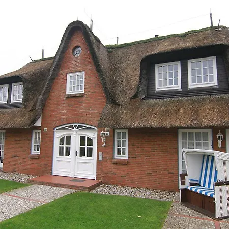 Schoene Reetdachanlage In In Suedlicher Richtung Gelegen Appartement Westerland